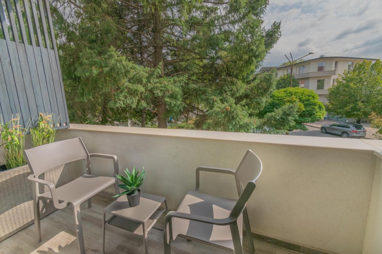 Hotel Osetia Garden Momchilgrad Exterior foto